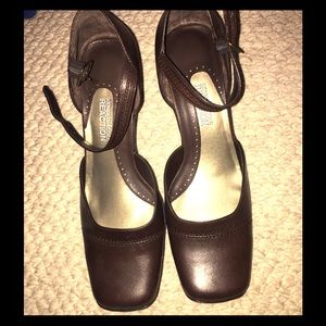 Never Worn Kenneth Cole Reaction Brown heels